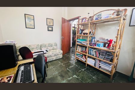 Casa à venda com 263m², 4 quartos e 4 vagas