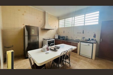 Casa à venda com 263m², 4 quartos e 4 vagas