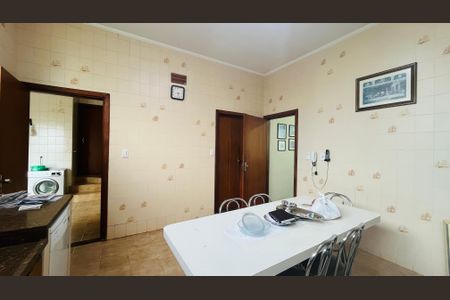 Casa à venda com 263m², 4 quartos e 4 vagas
