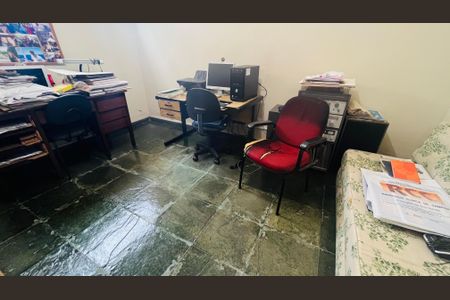 Casa à venda com 263m², 4 quartos e 4 vagas