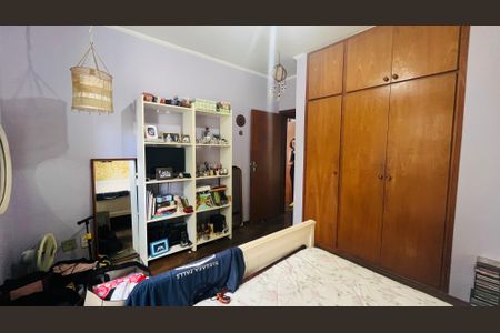 Casa à venda com 263m², 4 quartos e 4 vagas