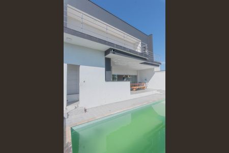Casa de condomínio à venda com 261m², 3 quartos e 4 vagas Casa de condomínio à venda com 261m², 3 quartos e 4 vagasPiscina