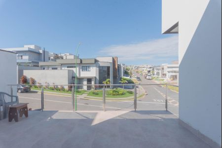 Casa de condomínio à venda com 261m², 3 quartos e 4 vagas Casa de condomínio à venda com 261m², 3 quartos e 4 vagasVaranda da Suíte 3