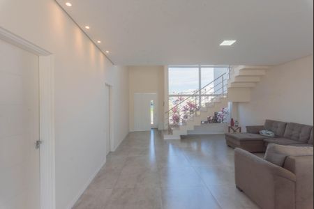 Casa de condomínio à venda com 261m², 3 quartos e 4 vagas Casa de condomínio à venda com 261m², 3 quartos e 4 vagasSala