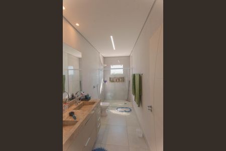 Casa de condomínio à venda com 261m², 3 quartos e 4 vagas Casa de condomínio à venda com 261m², 3 quartos e 4 vagasBanheiro da Suíte 1