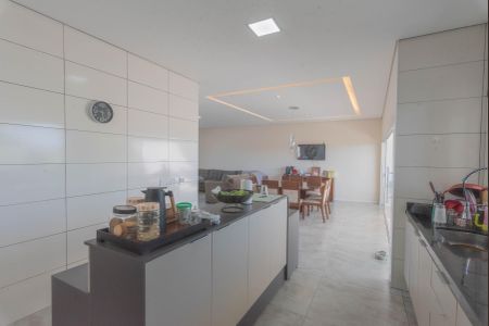 Casa de condomínio à venda com 261m², 3 quartos e 4 vagas Casa de condomínio à venda com 261m², 3 quartos e 4 vagasCozinha