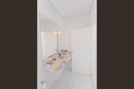 Casa de condomínio à venda com 261m², 3 quartos e 4 vagas Casa de condomínio à venda com 261m², 3 quartos e 4 vagasBanheiro da Suíte 2