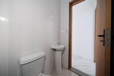 Banheiro de apartamento para alugar com 1 quarto, 27m² em Vila Marieta, São Paulo