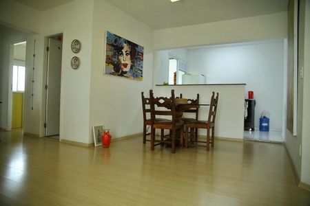 Apartamento à venda com 80m², 2 quartos e 2 vagasSala