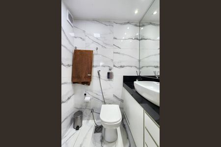 Apartamento à venda com 68m², 2 quartos e 1 vaga Apartamento à venda com 68m², 2 quartos e 1 vagaBanheiro