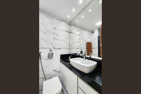 Apartamento à venda com 68m², 2 quartos e 1 vaga Apartamento à venda com 68m², 2 quartos e 1 vagaBanheiro