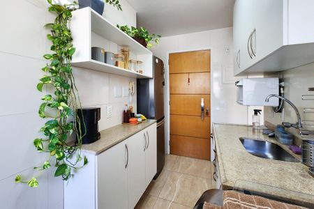 Apartamento à venda com 68m², 2 quartos e 1 vaga Apartamento à venda com 68m², 2 quartos e 1 vagaCozinha