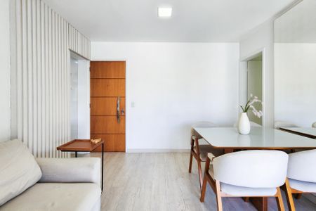Apartamento à venda com 68m², 2 quartos e 1 vaga Apartamento à venda com 68m², 2 quartos e 1 vagaSala