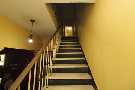 Casa à venda com 160m², 4 quartos e 3 vagasEscada