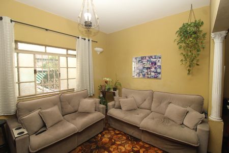 Casa à venda com 160m², 4 quartos e 3 vagasSala