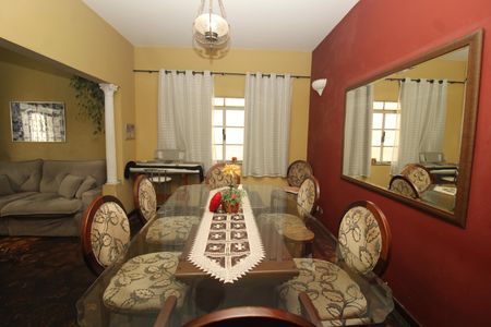 Casa à venda com 160m², 4 quartos e 3 vagasSala