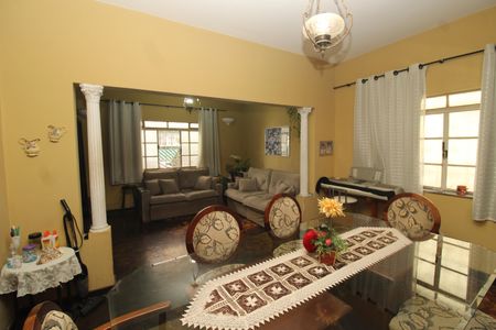 Casa à venda com 160m², 4 quartos e 3 vagasSala