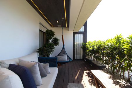 Apartamento à venda com 95m², 1 quarto e 2 vagasVaranda
