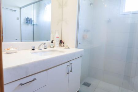 Apartamento à venda com 136m², 3 quartos e 3 vagasBanheiro suite 