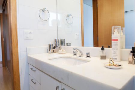 Apartamento à venda com 136m², 3 quartos e 3 vagasBanheiro suite 