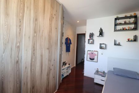 Apartamento à venda com 140m², 3 quartos e 2 vagasQuarto 2