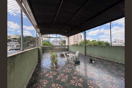 Casa à venda com 300m², 3 quartos e 2 vagas Casa à venda com 300m², 3 quartos e 2 vagasQuintal