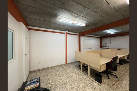 Casa à venda com 300m², 3 quartos e 2 vagas Casa à venda com 300m², 3 quartos e 2 vagasSala de Serviço