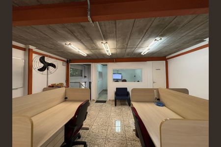 Casa à venda com 300m², 3 quartos e 2 vagas Casa à venda com 300m², 3 quartos e 2 vagasSala de Serviço