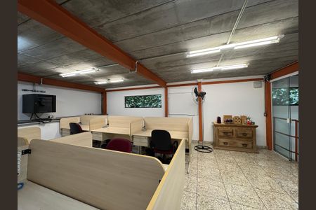 Casa à venda com 300m², 3 quartos e 2 vagas Casa à venda com 300m², 3 quartos e 2 vagasSala de Serviço