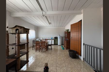 Casa à venda com 300m², 3 quartos e 2 vagas Casa à venda com 300m², 3 quartos e 2 vagasSala e Cozinha