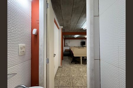 Casa à venda com 300m², 3 quartos e 2 vagas Casa à venda com 300m², 3 quartos e 2 vagasLavabo de Serviço 1