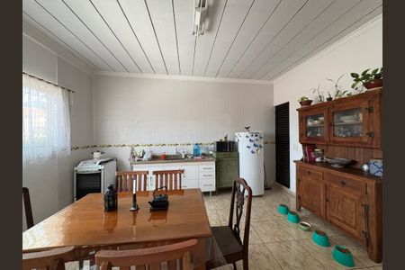 Casa à venda com 300m², 3 quartos e 2 vagas Casa à venda com 300m², 3 quartos e 2 vagasSala e Cozinha