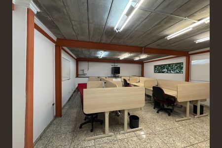 Casa à venda com 300m², 3 quartos e 2 vagas Casa à venda com 300m², 3 quartos e 2 vagasSala de Serviço