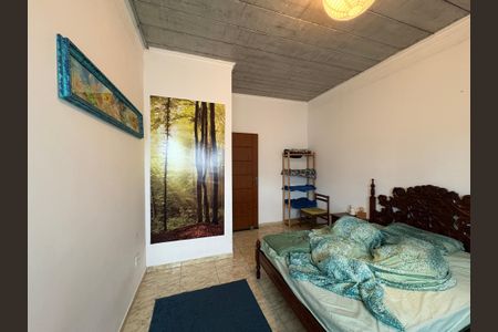 Casa à venda com 300m², 3 quartos e 2 vagas Casa à venda com 300m², 3 quartos e 2 vagasQuarto