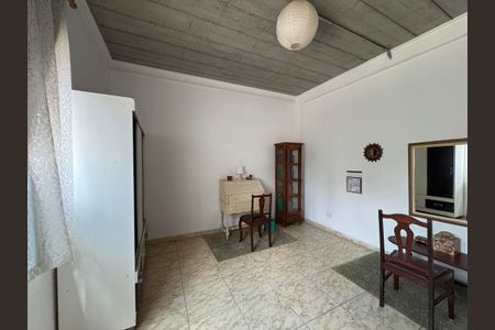 Casa à venda com 300m², 3 quartos e 2 vagas Casa à venda com 300m², 3 quartos e 2 vagasSuíte