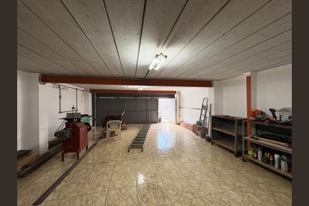 Casa à venda com 300m², 3 quartos e 2 vagas Casa à venda com 300m², 3 quartos e 2 vagasGaragem 2