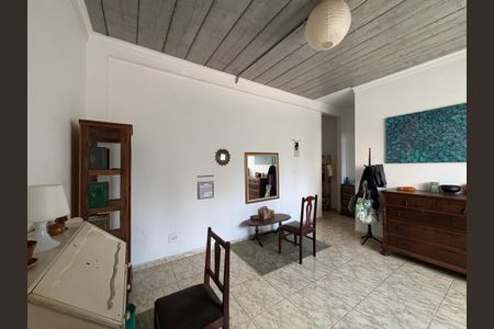 Casa à venda com 300m², 3 quartos e 2 vagas Casa à venda com 300m², 3 quartos e 2 vagasSuíte