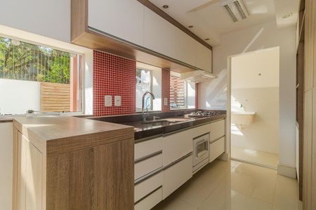 Casa para alugar com 210m², 3 quartos e 3 vagas Casa para alugar com 210m², 3 quartos e 3 vagasCozinha