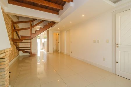 Casa para alugar com 210m², 3 quartos e 3 vagas Casa para alugar com 210m², 3 quartos e 3 vagasSala