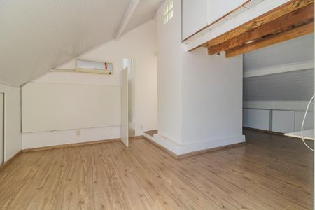 Casa para alugar com 210m², 3 quartos e 3 vagas Casa para alugar com 210m², 3 quartos e 3 vagasSotão