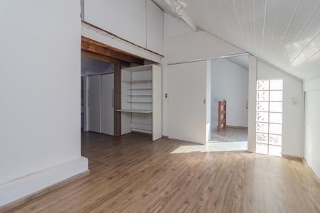 Casa para alugar com 210m², 3 quartos e 3 vagas Casa para alugar com 210m², 3 quartos e 3 vagasSotão