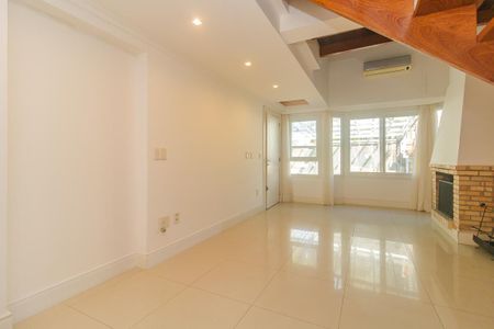 Casa para alugar com 210m², 3 quartos e 3 vagas Casa para alugar com 210m², 3 quartos e 3 vagasSala