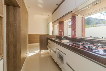 Casa para alugar com 210m², 3 quartos e 3 vagas Casa para alugar com 210m², 3 quartos e 3 vagasCozinha