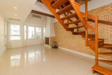 Casa para alugar com 210m², 3 quartos e 3 vagas Casa para alugar com 210m², 3 quartos e 3 vagasSala