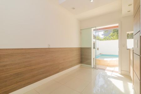 Casa para alugar com 210m², 3 quartos e 3 vagas Casa para alugar com 210m², 3 quartos e 3 vagasSala de jantar