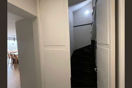 Casa à venda com 300m², 4 quartos e 7 vagasEscada