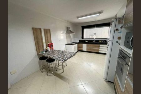 Casa à venda com 300m², 4 quartos e 7 vagasCozinha