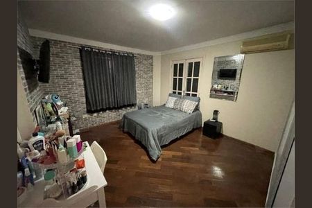 Casa à venda com 300m², 4 quartos e 7 vagasQuarto