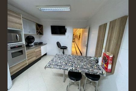 Casa à venda com 300m², 4 quartos e 7 vagasCozinha
