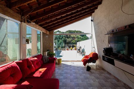 Casa à venda com 139m², 3 quartos e 2 vagas Casa à venda com 139m², 3 quartos e 2 vagasTerraço